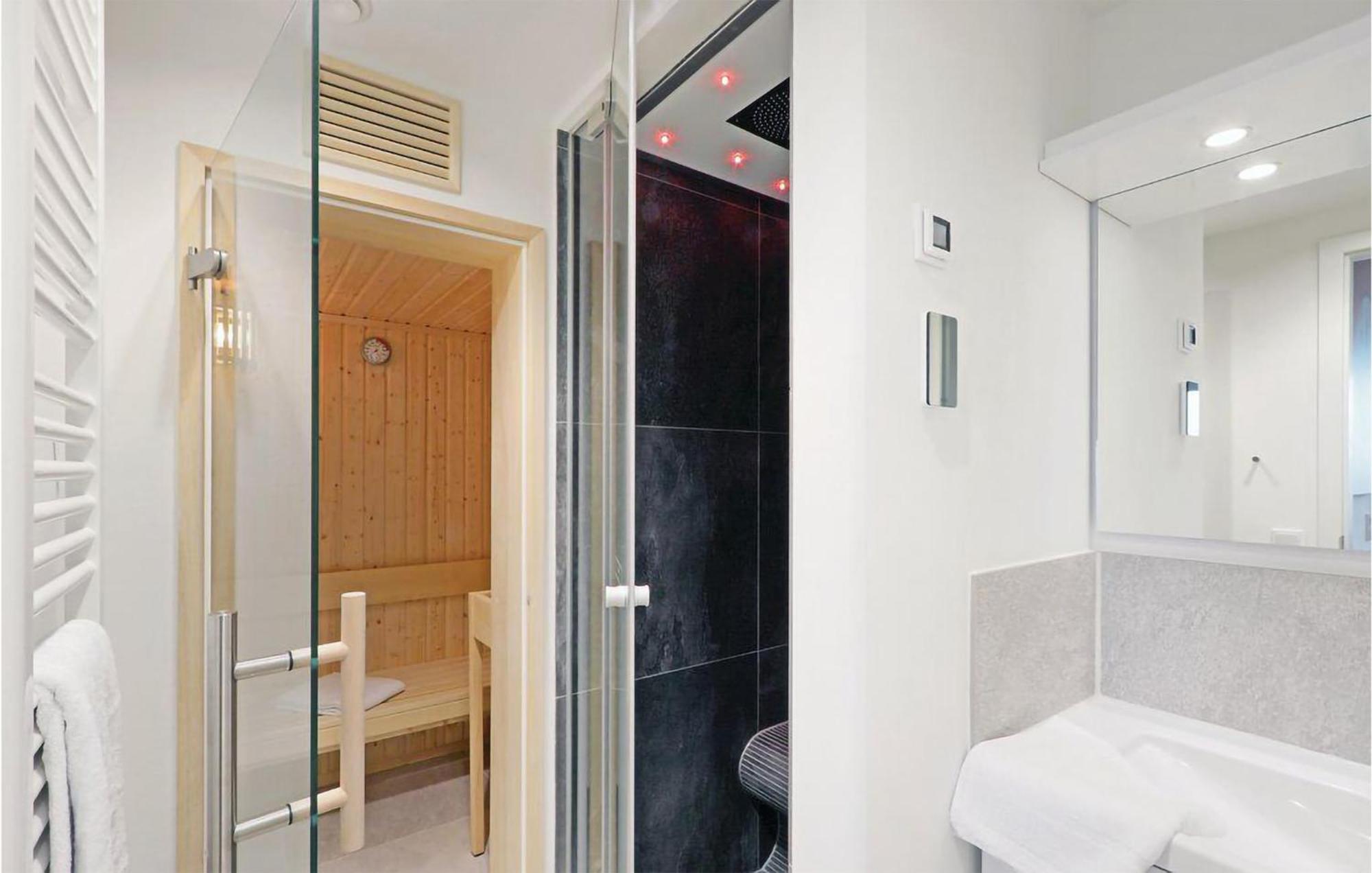 Lovely Apartment In Luebeck Travemuende With Sauna Bagian luar foto